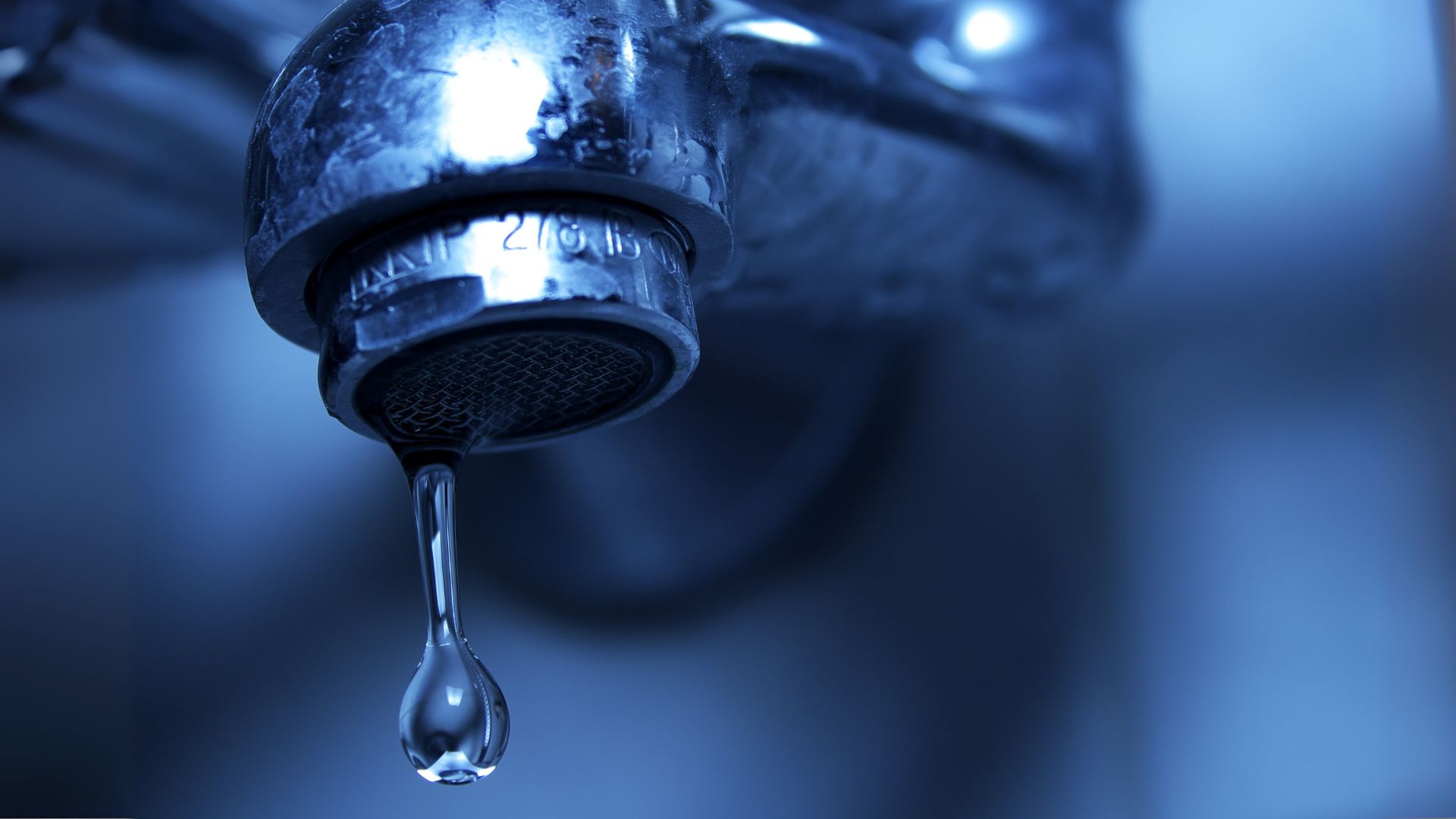 rubinetto gocce acqua